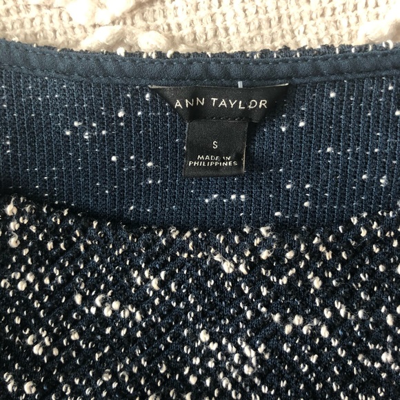 Ann Taylor Cozy Sweater🖤 - Picture 3 of 3